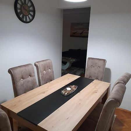 Holiday Apartaments 2 Ni Kültér fotó