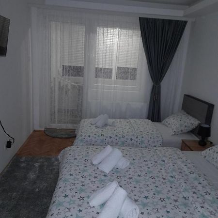 Holiday Apartaments 2 Ni Kültér fotó