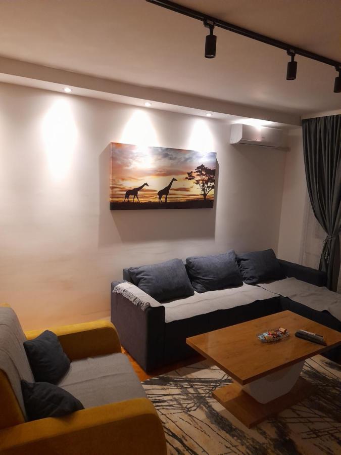 Holiday Apartaments 2 Ni Kültér fotó