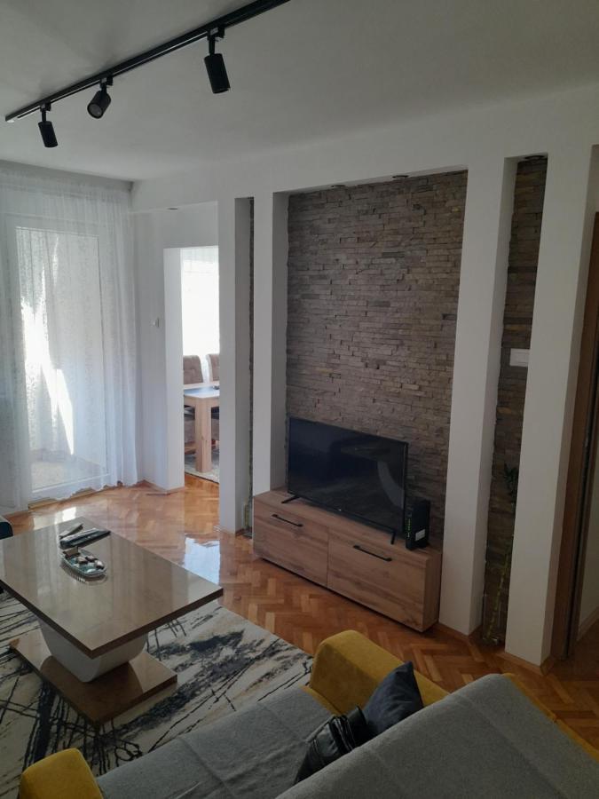 Holiday Apartaments 2 Ni Kültér fotó