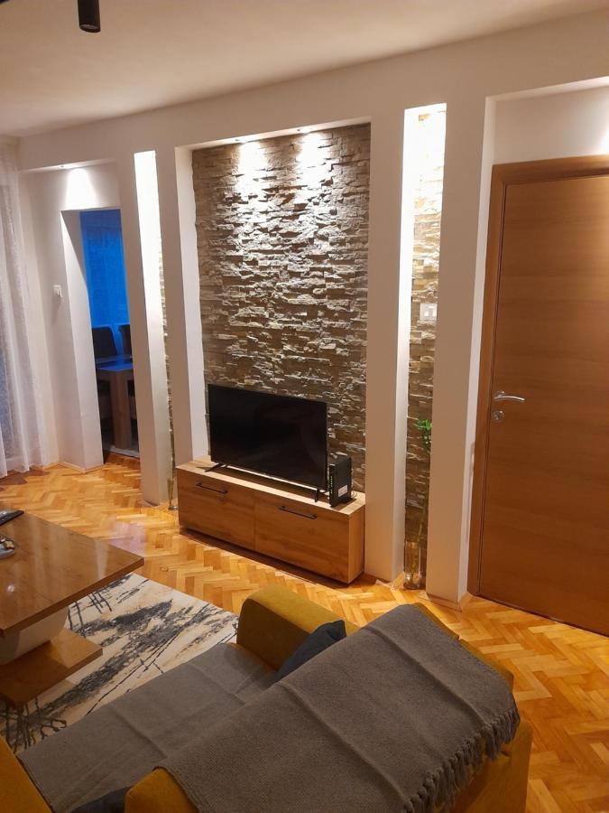Holiday Apartaments 2 Ni Kültér fotó