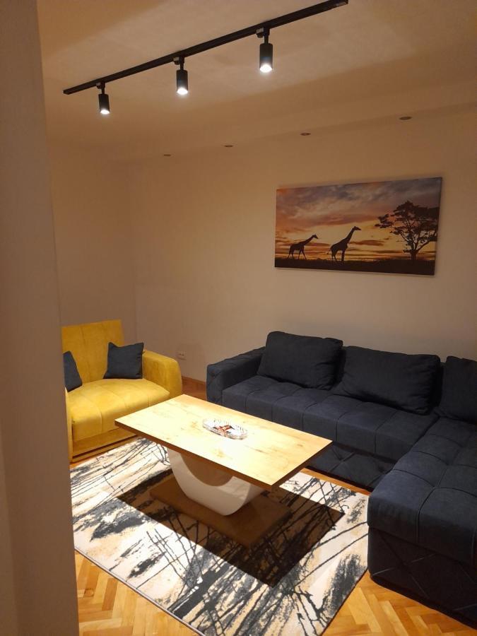 Holiday Apartaments 2 Ni Kültér fotó