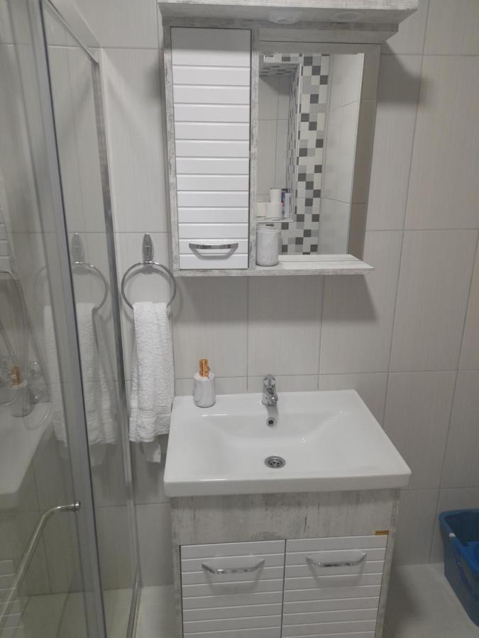 Holiday Apartaments 2 Ni Kültér fotó