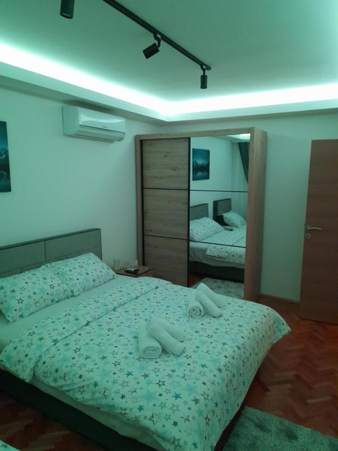 Holiday Apartaments 2 Ni Kültér fotó