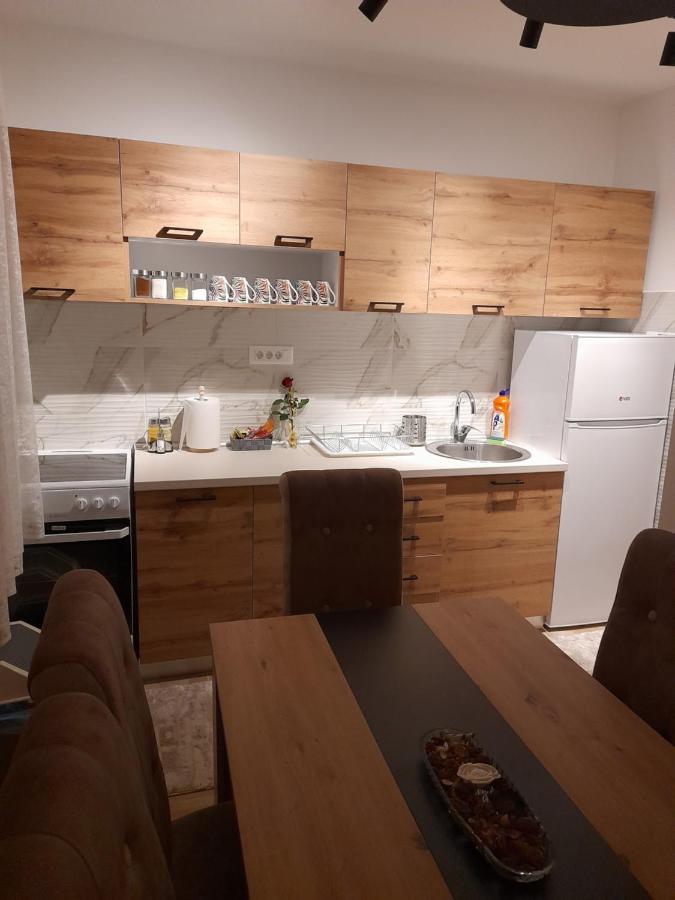 Holiday Apartaments 2 Ni Kültér fotó