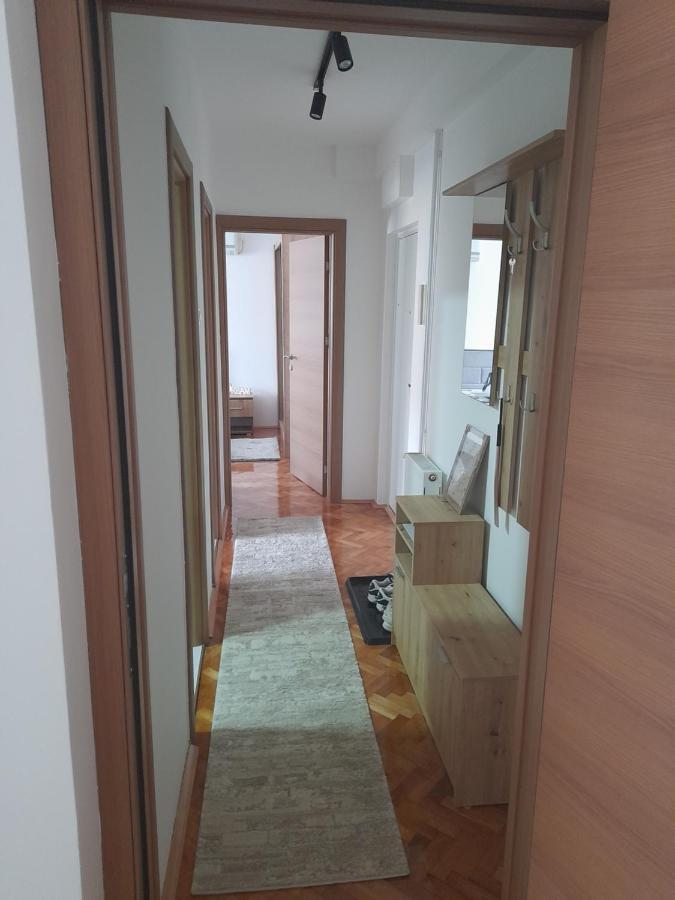 Holiday Apartaments 2 Ni Kültér fotó