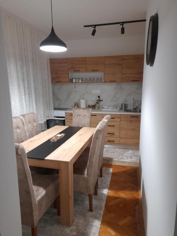 Holiday Apartaments 2 Ni Kültér fotó